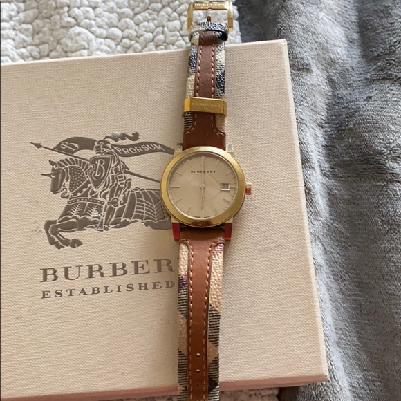 Burberry watch - Picture 3 of 7